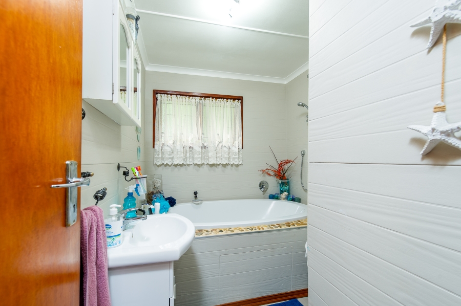 3 Bedroom Property for Sale in Sedgefield Central Western Cape